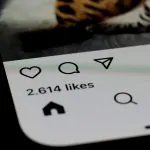 Mon couple vs. les couples Instagram : comment arrêter de comparer sa réalité conjugale aux filtres des réseaux sociaux